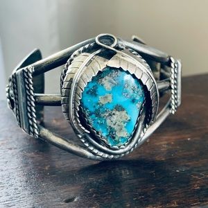 58 gms Stunning Turquoise and Sterling Silver Native American Cuff Bracelet